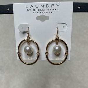New Laundry by Shelli Segal gold tone and faux pearl earrings